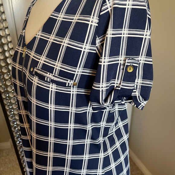 Navy blue and white blouse - Picture 3 of 4